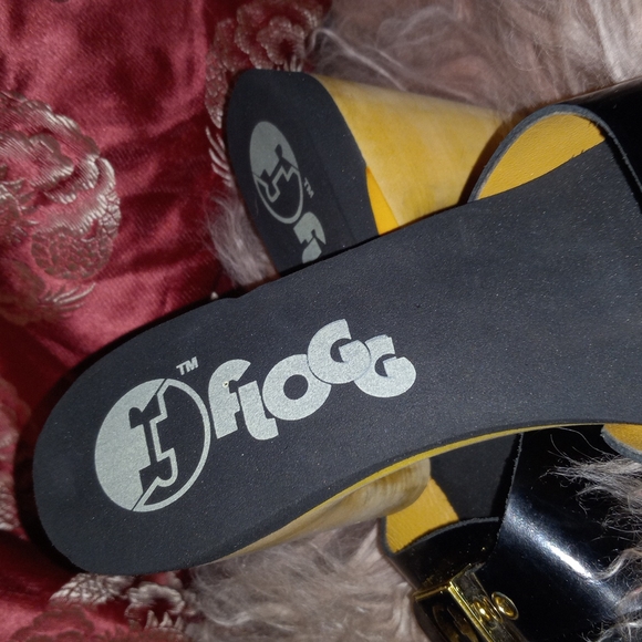 Clogs - Picture 3 of 4